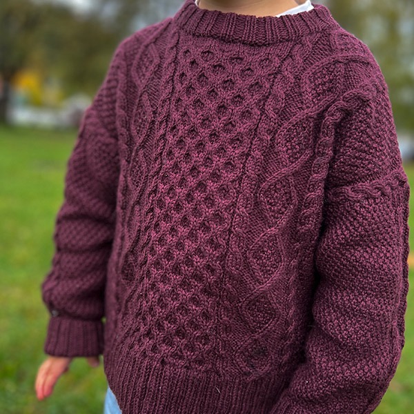 Stickad tröja Aran - garnpaket i Bluum Pure Eco Baby Wool