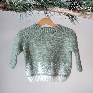 Stickad tröja Vinterskog m/lång luva - garnpaket i Bluum Fluffy Alpaca