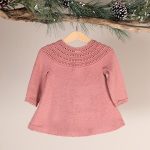 Stickad klänning Astrid - garnpaket i Bluum Soft Merino Ull