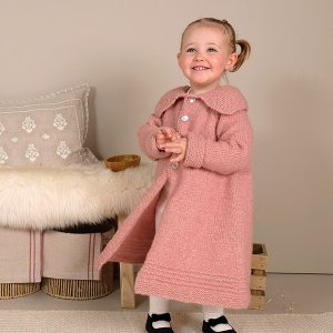 Stickad kappa Ellinor m/mössa - garnpaket i Bluum Fluffy Alpaca