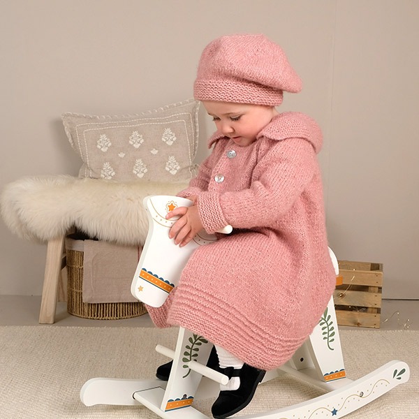 Stickad kappa Ellinor m/mössa - garnpaket i Bluum Fluffy Alpaca