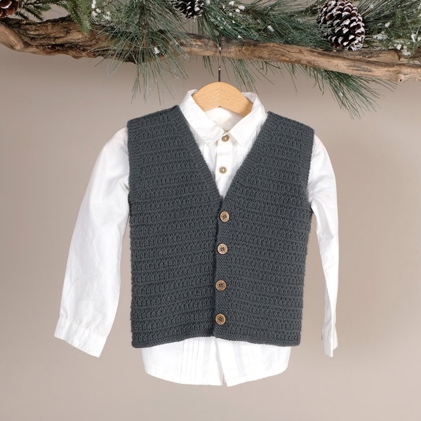 Stickad väst Elias - garnpaket i Bluum Soft Merino Ull